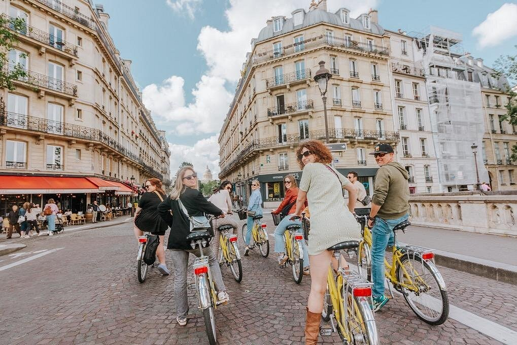 A happy group of cyclists on a Paris Bike Tour