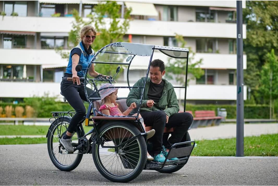 Munich: Day-rent rickshaw and explore Munich yourself